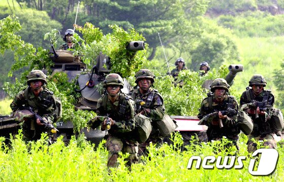 본문 이미지 - 6월 호국보훈의 달을 맞아 육군 과학화전투훈련단(KCTC 단장 이춘권)은 1일 전투 훈련 최첨단 과학화의 현장을 뉴스1강원취재본부에 공개했다. 2015.06.01/뉴스1 ⓒ News1 신효재 기자