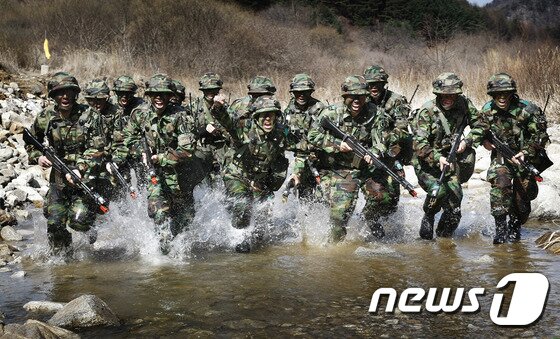 본문 이미지 - 6월 호국보훈의 달을 맞아 육군 과학화전투훈련단(KCTC 단장 이춘권)은 1일 전투 훈련 최첨단 과학화의 현장을 뉴스1강원취재본부에 공개했다. 2015.06.01/뉴스1 ⓒ News1 신효재 기자