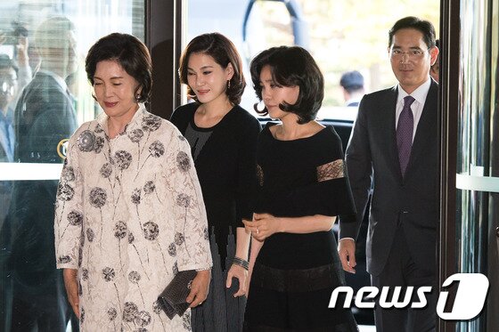 본문 이미지 - (오른쪽부터) 이재용 삼성전자 회장, 이부진 호텔신라 사장, 이서현 이사장, 홍라희 여사/ 뉴스1 ⓒ News1 유승관 기자