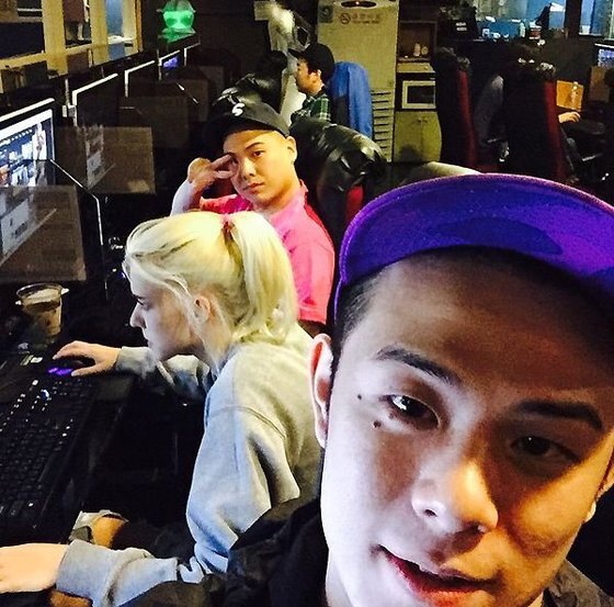 본문 이미지 - 빈지노가 연인 스테파니 미초바와 PC방 데이트를 즐겼다.ⓒ News1스포츠/ 빈지노 인ㅅㅡ타그램