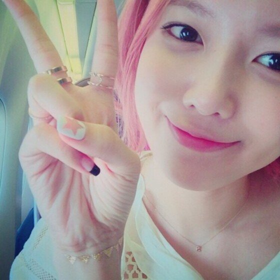 본문 이미지 - 소녀시대 수영이 분홍빛 머리카락으로 눈길을 사로잡았다.ⓒ News1스포츠/ 수영 인스타그램