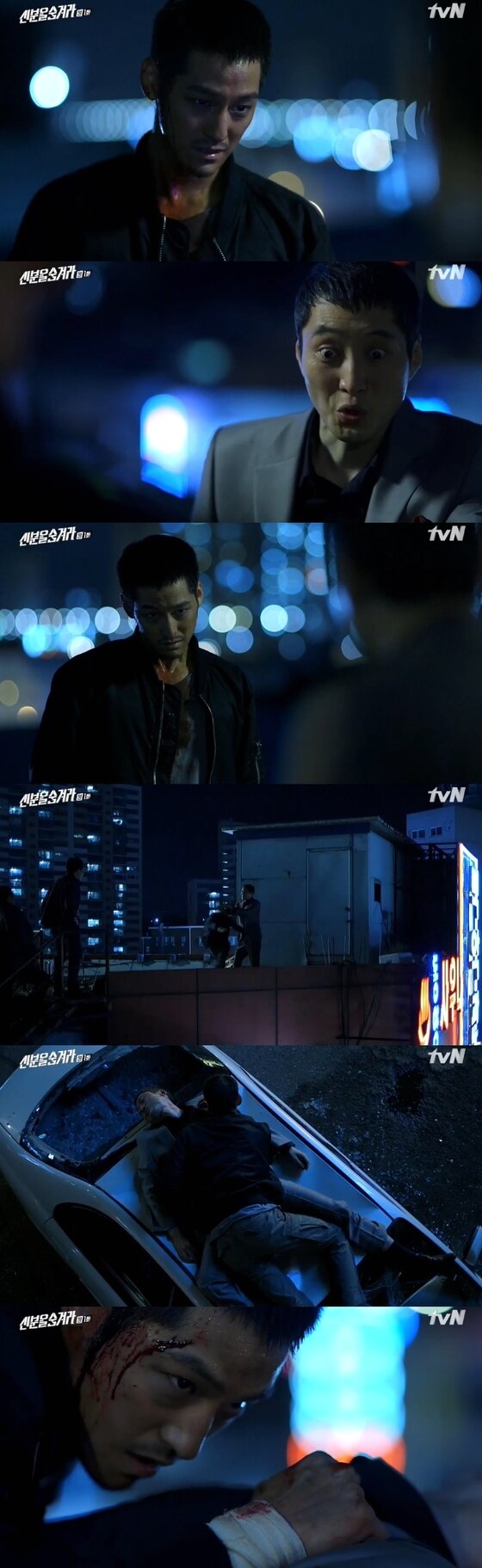 본문 이미지 - '신분을 숨겨라' 김범이 옥상에서 뛰어내렸다. ⓒ News1스포츠 / tvN '신분을 숨겨라' 캡처