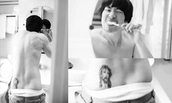 본문 이미지 - 류승범이 엉덩이에 문신을 했다. ⓒ News1스포츠 / 류승범 홈페이지