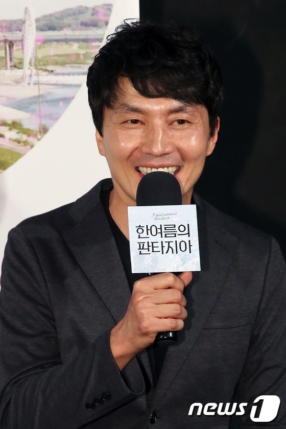 (서울=뉴스1) = 배우 임형국이 2일 오후 서울 성동구 행당동 왕십리 CGV에서 열린 영화 '한여름의 판타지아' 시사회에 참석해 질문에 답하고 있다. 2015.6.2 스타뉴스/뉴 …