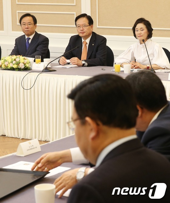 정의화 의장, '北 지식교류 및 경제특구 활성화' 조찬간담회 개최