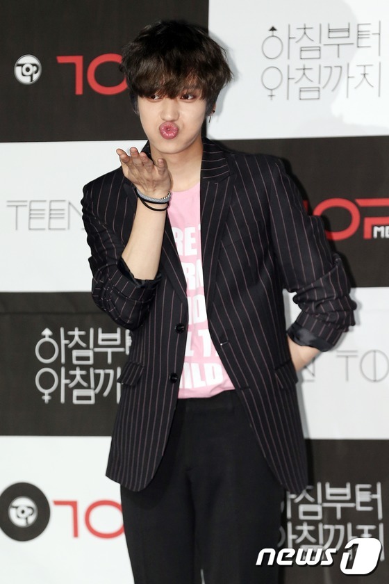 (서울=뉴스1) = 그룹 틴탑 니엘이 23일 오후 서울 마포구 서교동 예스24 무브홀에서 열린 미니앨범 'NATURAL BORN TEEN TOP' 발매 기념 쇼케이스에서 포즈를 취 …