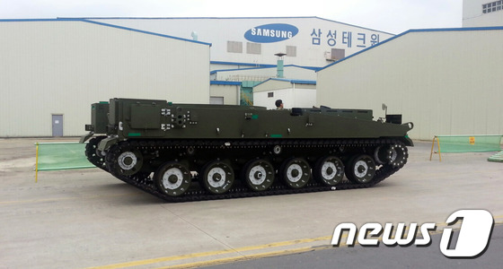 (서울=뉴스1) 조희연 기자 = 국방기술품질원은 삼성테크윈과 공동으로 폴란드로 첫 수출하는 K9 자주포 차체 1호기에 대한 출하식을 개최했다고 26일 밝혔다.지난해 12월 삼성테크 …