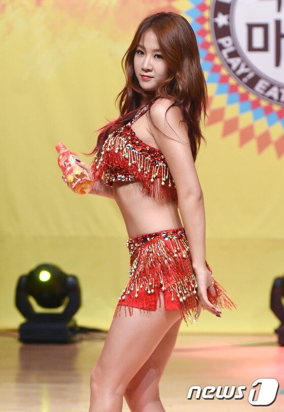 본문 이미지 - 걸그룹 씨스타가 '안녕하세요'에 출연해 눈길을 끈 가운데 멤버 소유의 가슴 사이즈가 관심을 모은다.ⓒ News1스포츠 권현진 기자