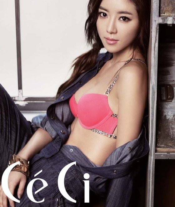 본문 이미지 - 박한별의 란제리 화보가 화제다. ⓒ News1 스포츠 / 쎄시