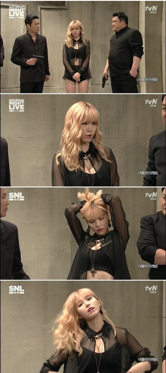 본문 이미지 - 전효성이 섹시함을 부각하는 연기를 선보였다. ⓒ News1스포츠 / tvN &acute;SNL 코리아6&acute; 캡처