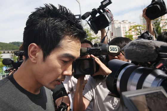 "개똥이나 치우며 살까"…틱톡마저 삭제당한 '성범죄' 고영욱 자포자기