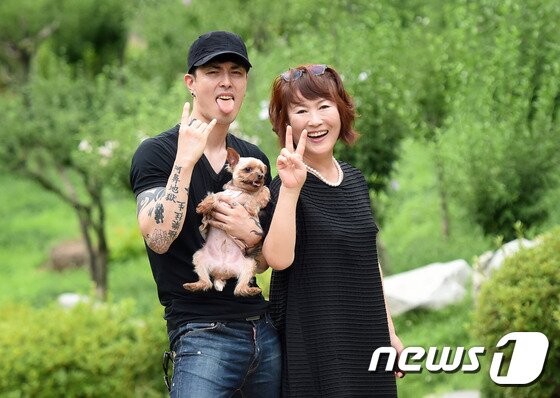 본문 이미지 - 이혁 모자가 즐거운 표정으로 마무리 포즈를 취하고 있다.ⓒ News1스포츠/ 권현진 기자