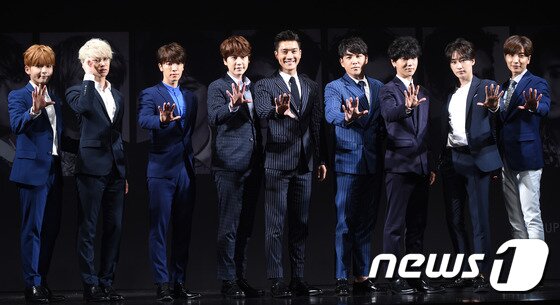 본문 이미지 - 슈퍼주니어가 지난 15일 오후 서울 SM타운 코엑스 아티움에서 스페셜 앨범 &#34;데빌‘&#40;Devil&#41; 발매 기념 기자회견을 열고 포즈를 취하고 있다. ⓒ News1스포츠 권현진 기자