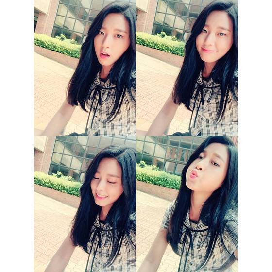 본문 이미지 - ‘오렌지 마말레이드’ 설현이 교복 셀카를 공개했다. ⓒ News1 스포츠/ 설현 인스타그램