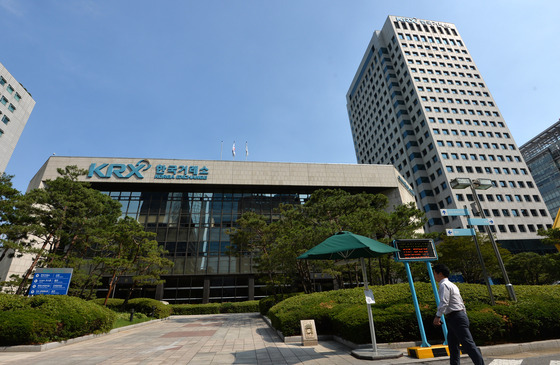 SK하이닉스 '투자경고종목' 지정 논란…거래소 "제도 개선 검토"