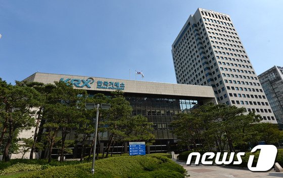 본문 이미지 - 서울 여의도 한국거래소 전경./뉴스1 ⓒ News1 박세연 기자