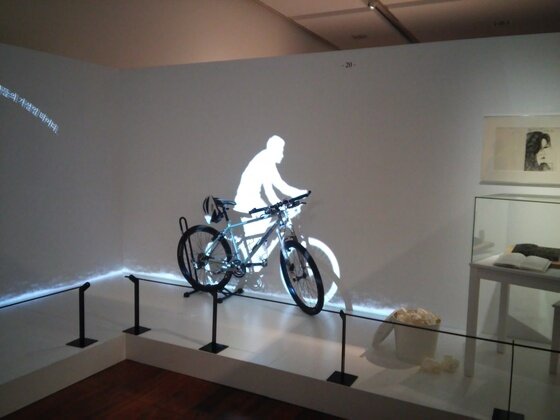 본문 이미지 - 소설가 김훈이 타는 자전거. ⓒ News1