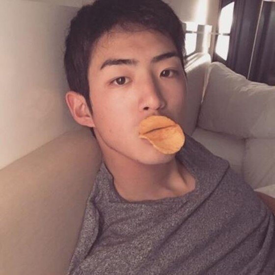 본문 이미지 - 구자욱 삼성라이온즈 내야수와 배우 채수빈의 열애설이 불거진 가운데 구자욱의 일상 셀카가 관심을 받고 있다. ⓒ News1 스포츠 / 구자욱 인스타그램