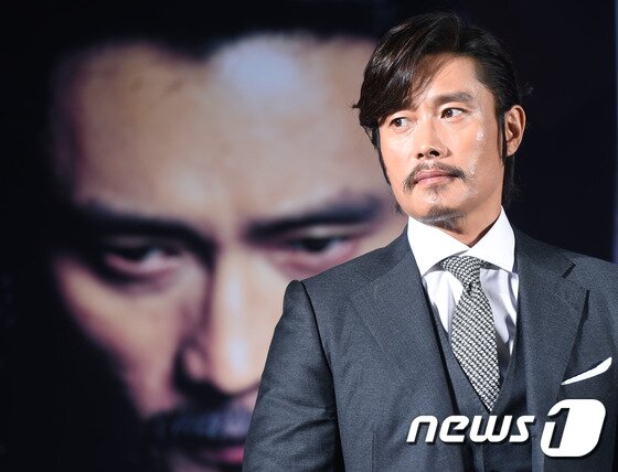 본문 이미지 - 이병헌이 불륜 사건 후 첫 공식석상에서 사과의 말을 전했다.ⓒ News1스포츠 / 권현진 기자