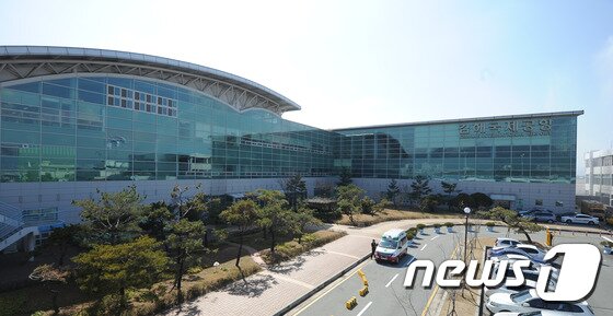 본문 이미지 - 김해공항 전경. ⓒ News1