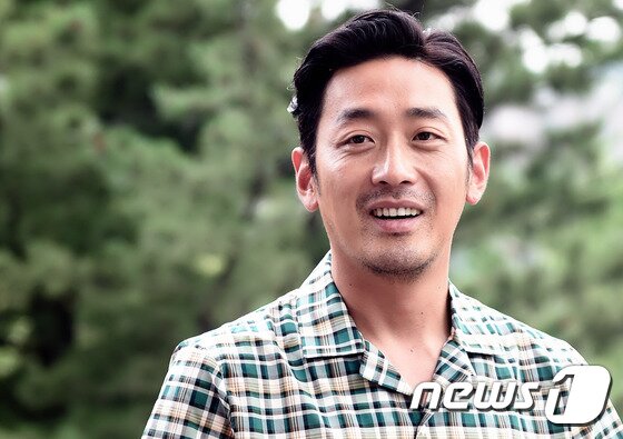 본문 이미지 - 배우 하정우가 최근 서울 종로구 삼청동 한 카페에서 진행된 인터뷰에서 향후 미국 진출의 가능성을 열어뒀다. ⓒ News1 스포츠 / 권현진 기자
