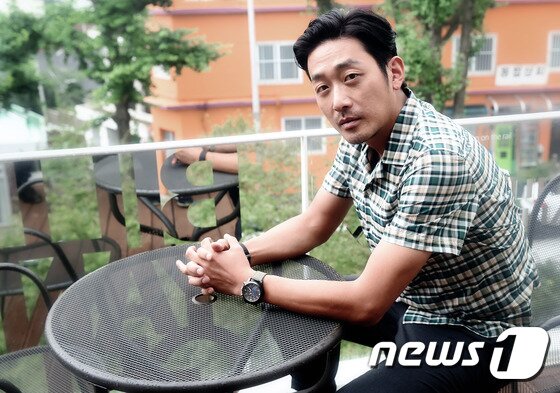 본문 이미지 - 배우 하정우가 최근 서울 종로구 삼청동 한 카페에서 진행된 인터뷰에서 결혼과 아버지에 대한 솔직한 이야기를 털어놨다. ⓒ News1 스포츠 / 권현진 기자