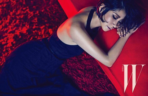 본문 이미지 - 배우 유호정이 패션 매거진 W코리아 화보를 통해 파격적인 변신을 시도했다.ⓒ 뉴스1스포츠 / W코리아