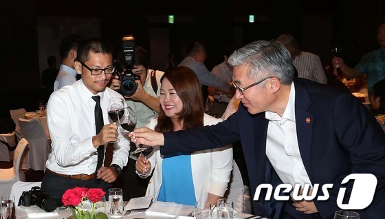 김종덕 장관, 중화권 언론인들과 건배