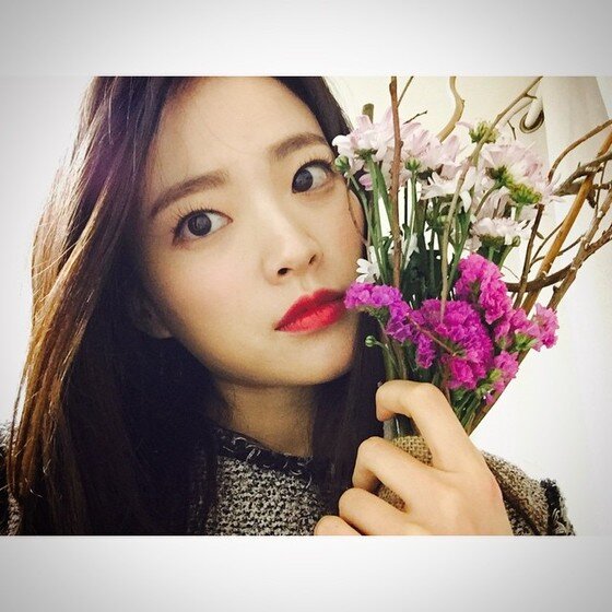 본문 이미지 - ‘섹션’ 천우희가 꽃을 들고 찍은 사진을 공개했다. ⓒ News1 스포츠/ 천우희 인스타그램