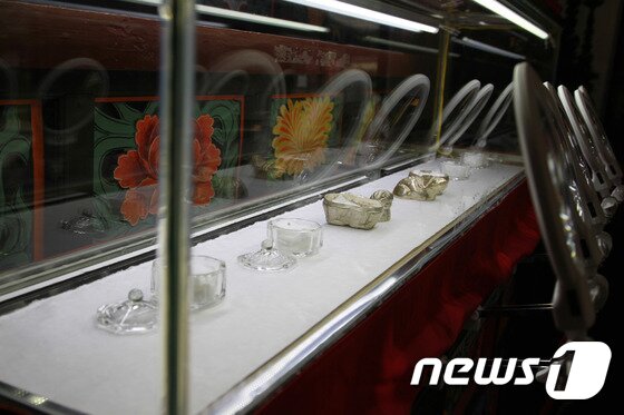 본문 이미지 - 경남 밀양 표충사는 지난 3일 표충사 삼층석탑 진신사리를 진주 두방사에서 표충사로 이운해 법당에 봉안했다. 2015.07.07/뉴스1 ⓒ News1 이철우 기자