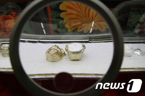 본문 이미지 - 경남 밀양 표충사 대웅전에 봉안된 진신사리 2015.07.07/뉴스1 ⓒ News1 이철우 기자