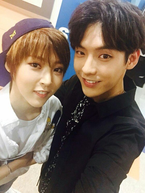 본문 이미지 - 마마무 문별과 비투비 민혁이 닮은꼴을 인증했다.ⓒ 뉴스1스포츠 / 마마무 공식 SNS