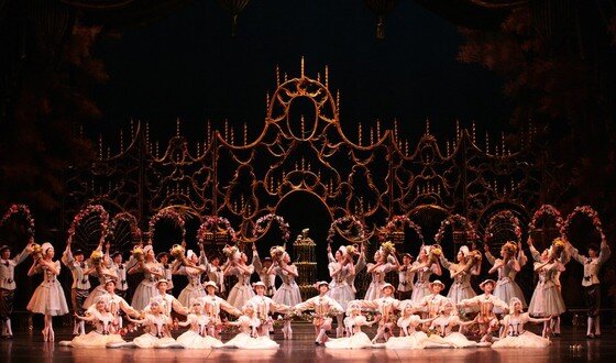 본문 이미지 - 잠자는 숲속의 미녀 - 1막 군무 ⓒ 유니버설발레단