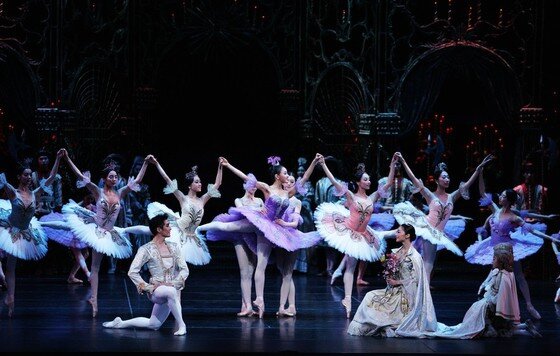 본문 이미지 -  잠자는 숲속의 미녀 - 3막 결혼식(황혜민, 엄재용) ⓒ 유니버설발레단