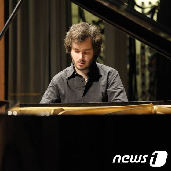 본문 이미지 - 피아니스트 '안토니 바리셰프스키' ⓒ News1