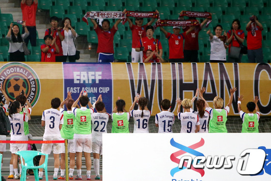 한국 여자 축구 '중국에 1대 0 승리'