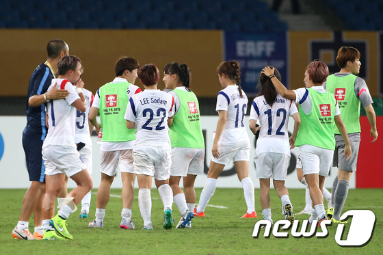 한국 여자 축구 '중국에 1대 0 승리'