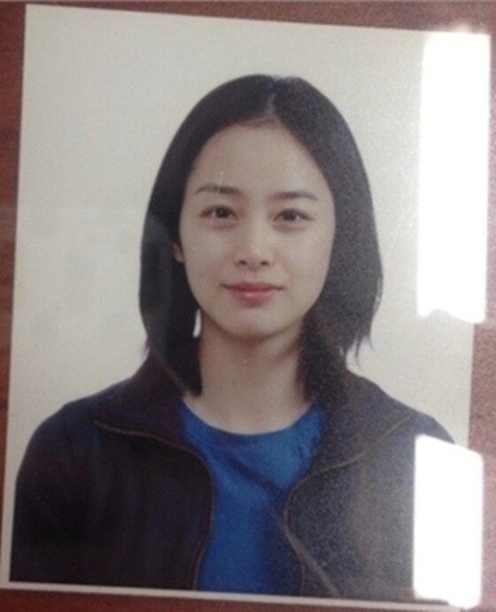 본문 이미지 - 배우 김태희의 증명사진이 공개됐다. ⓒ News1스포츠 / 온라인커뮤니티