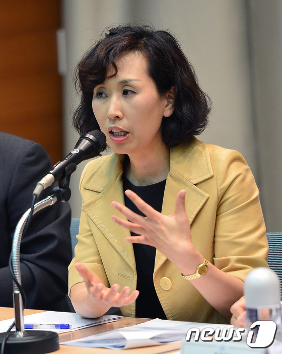 (서울=뉴스1) 변지은 인턴기자 = 23일 오후 서울 서초구 서울고등검찰청 제2강의실에서 열린 '중재산업 진흥에 관한 법률' 입법예고 브리핑에서 김세연 법무법인 율촌 변호사가 발언 …