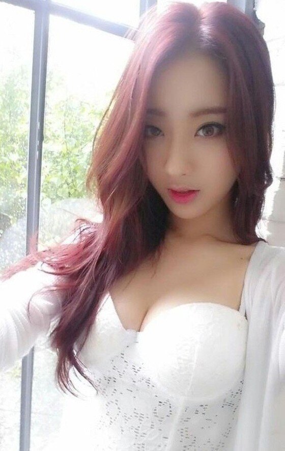 본문 이미지 - '슈가맨' 경리가 화제인 가운데 그의 셀카도 눈길을 끈다. ⓒ News1스포츠 / 경리 SNS