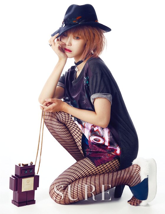 본문 이미지 - 미스터리 수사극 '처용2'에서 열연 중인 전효성이 색다른 모습을 담은 패션 화보를 공개했다.  ⓒ News1스포츠 / 슈어