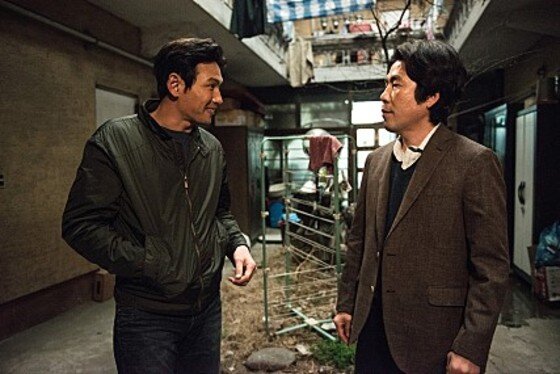 본문 이미지 - 배우 황정민과 오달수가 영화 '국제시장'에 이어 '베테랑'으로 다시 한 번 1000만 흥행 기록을 썼다. ⓒ News1 스타 / 영화 '베테랑' 스틸