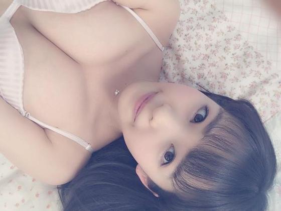 본문 이미지 - 일본 그라비아 아이돌 시미즈 미사토가 속옷 셀카로 남심을 흔들었다. ⓒ News1스포츠 / 시미즈 미사토 트위터