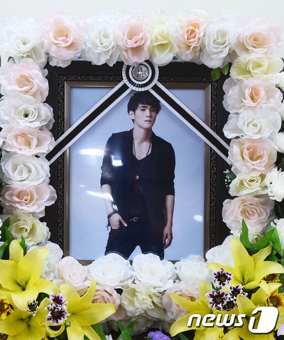 본문 이미지 - 그룹 브로큰발렌타인 보컬 故 반(본명 김경민)의 빈소가 4일 오후 경기도 수원시 우만2동 동수원병원에 마련됐다.ⓒ 뉴스1스포츠 / 사진공동취재단 