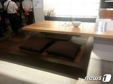 본문 이미지 - 한샘은 앞으로 현대적인 가구에서 벗어나 한국의 멋을 살린 제품을 선보일 계획이다. ⓒ News1