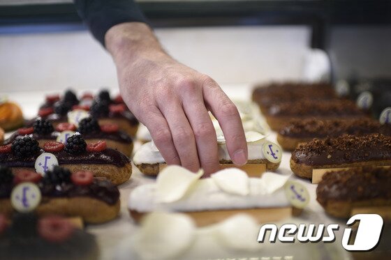 본문 이미지 - 설탕 없는 '슈가 프리' 페스츄리를 전시하고 있다. ⓒ AFP=뉴스1