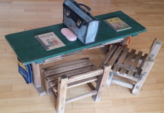 본문 이미지 - 책걸상  ⓒ전갑주