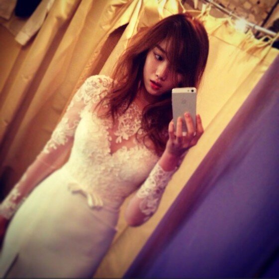 본문 이미지 - 이성경이 호리병 몸매를 과시했다.  ⓒ News1스타/ 이성경 인스타그램