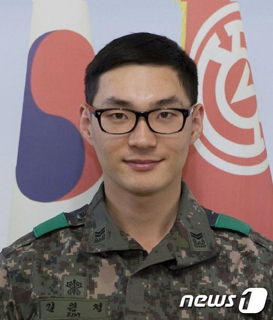 본문 이미지 - 지난 11일 육군 제50보병사단 신병교육대에서 수류탄 투척 훈련 도중 폭발 사고로 숨진 고 김원정(27) 상사.사진제공=50사단 ⓒ News1