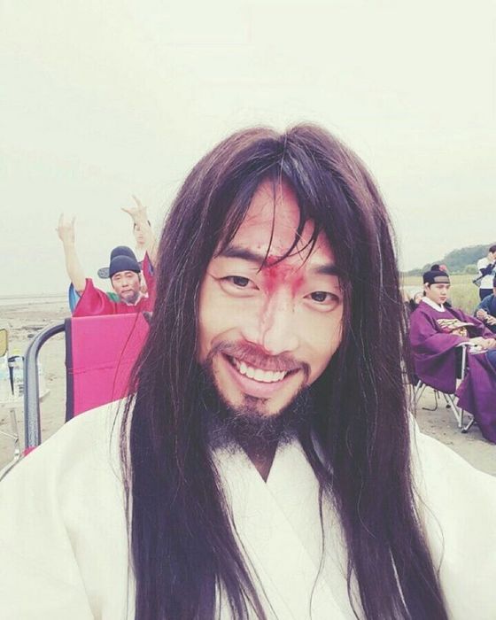 본문 이미지 - ‘화정’ 김재원이 얼굴 가득 피범벅 된 사진을 공개했다.  ⓒ News1star/ 김재원 인스타그램